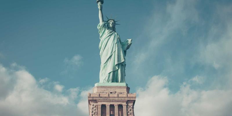 上海AVHP54:当涂鸦艺术遇见尖端音响,科技购物新地标的沉浸式革命