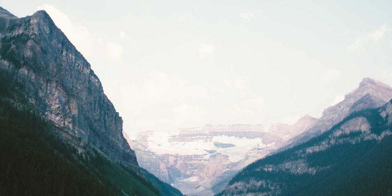 上海AVHP KTV系统升级指南：专业点歌机、音响与投影仪选型全解析