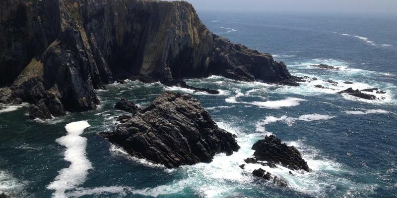 上海AVHP教育机构如何通过专业影音设备与投影仪打造智慧校园新标杆