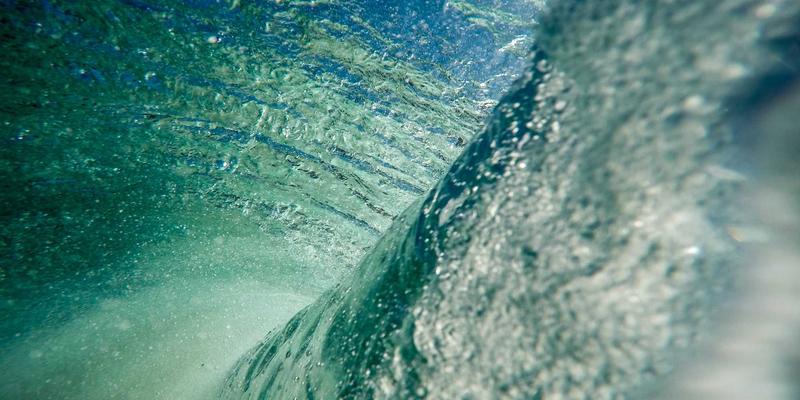 科技购物新体验：上海AVHP如何用智能家居音响与声学算法重塑在线教育互动课堂